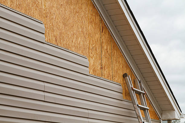 Professional Siding Repair technician working in Russellville, OH